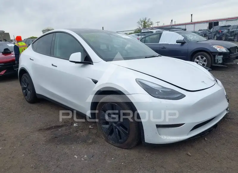 2025 Tesla Model Y фото