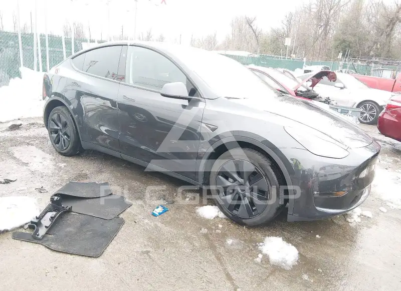 2025 Tesla Model Y фото