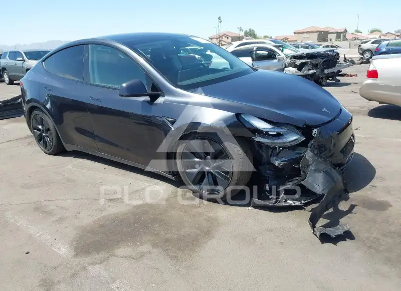 2025 Tesla Model Y фото