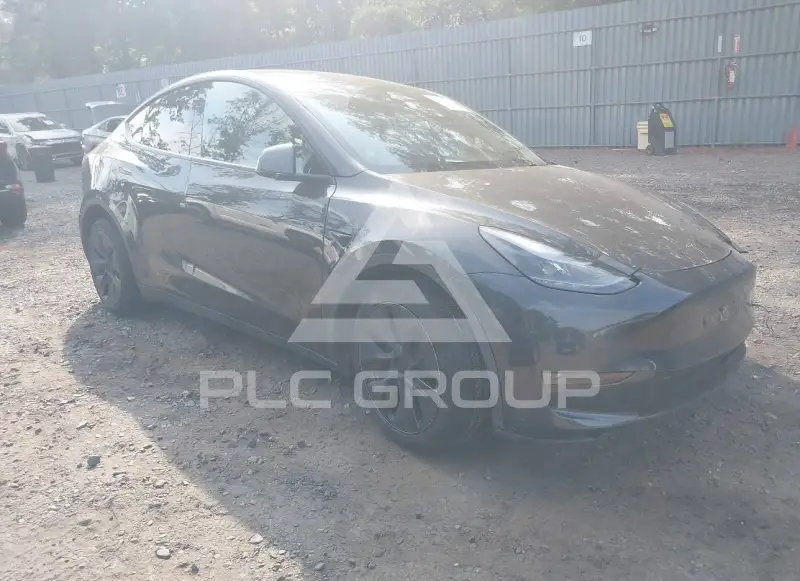 2025 Tesla Model Y фото