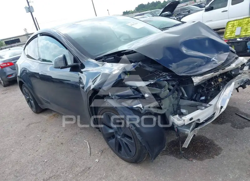 2025 Tesla Model Y фото