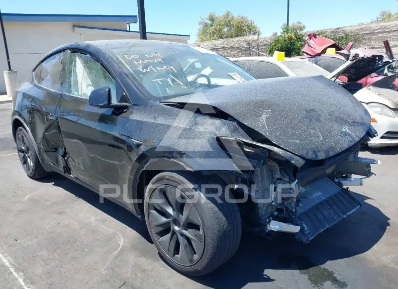 2025 Tesla Model Y фото