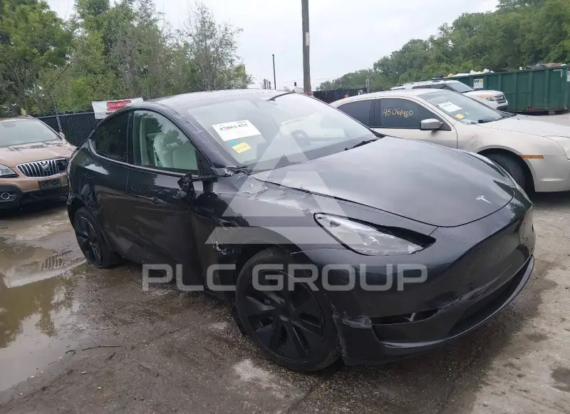 2025 Tesla Model Y фото