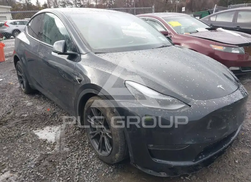 2025 Tesla Model Y фото