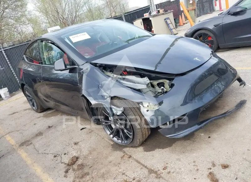 2025 Tesla Model Y фото