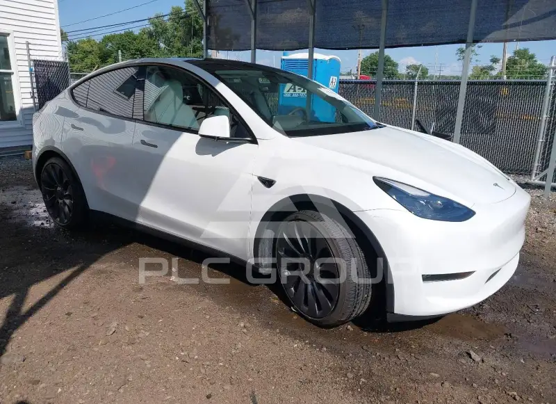 2025 Tesla Model Y фото