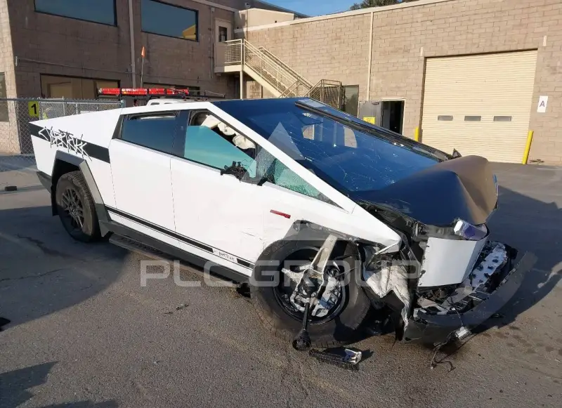 2025 Tesla Cybertruck фото