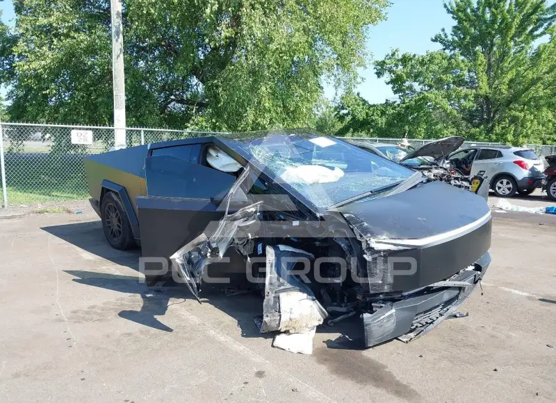 2025 Tesla Cybertruck photo