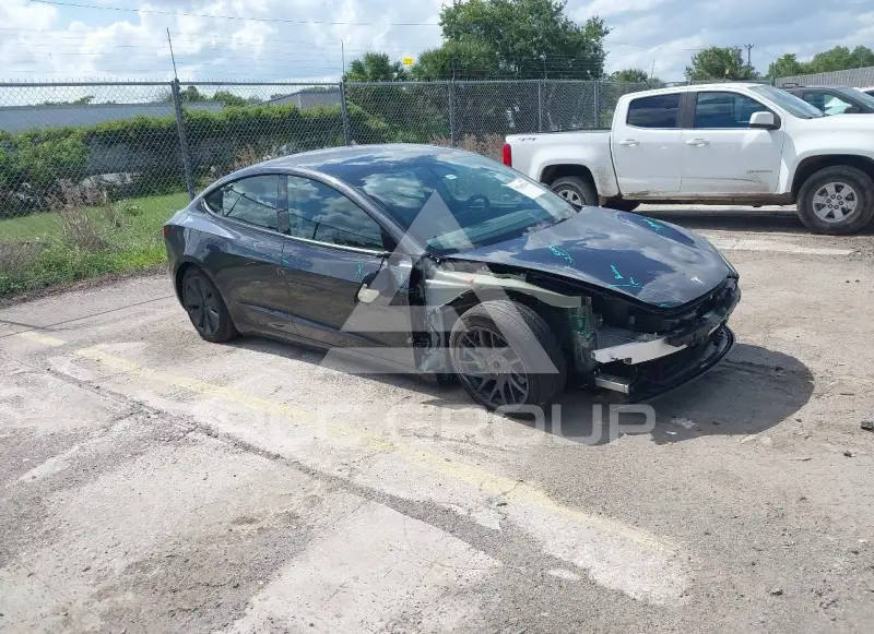 2025 Tesla Model 3 фото