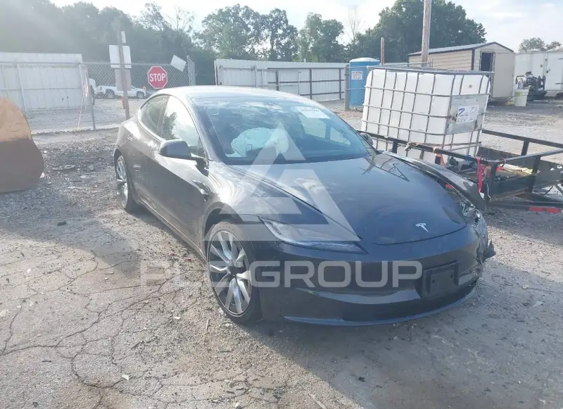 2025 Tesla Model 3 фото