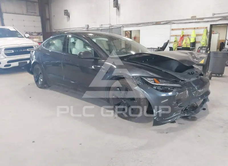 2025 Tesla Model 3 фото