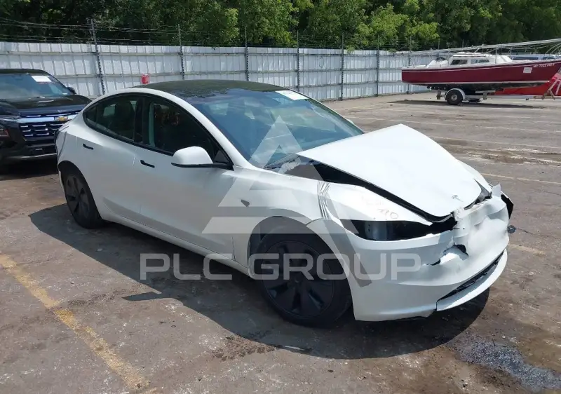 2025 Tesla Model 3 фото