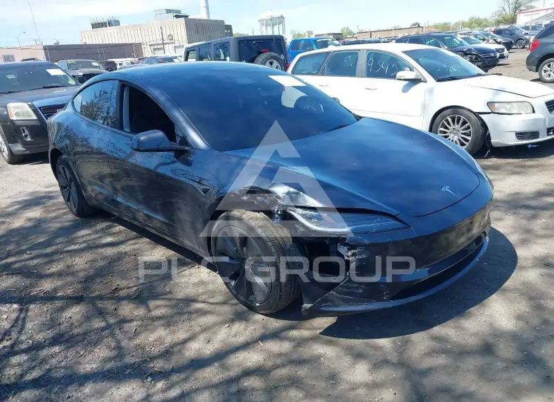 2025 Tesla Model 3 фото
