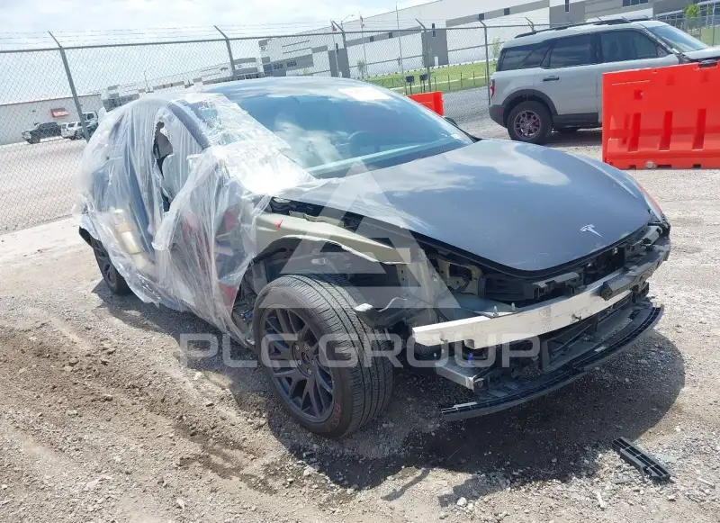 2025 Tesla Model 3 фото