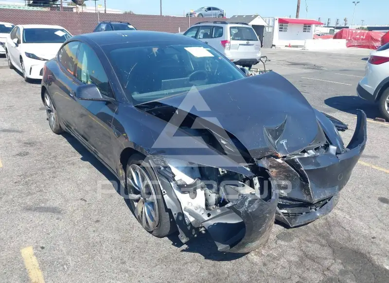 2025 Tesla Model 3 фото