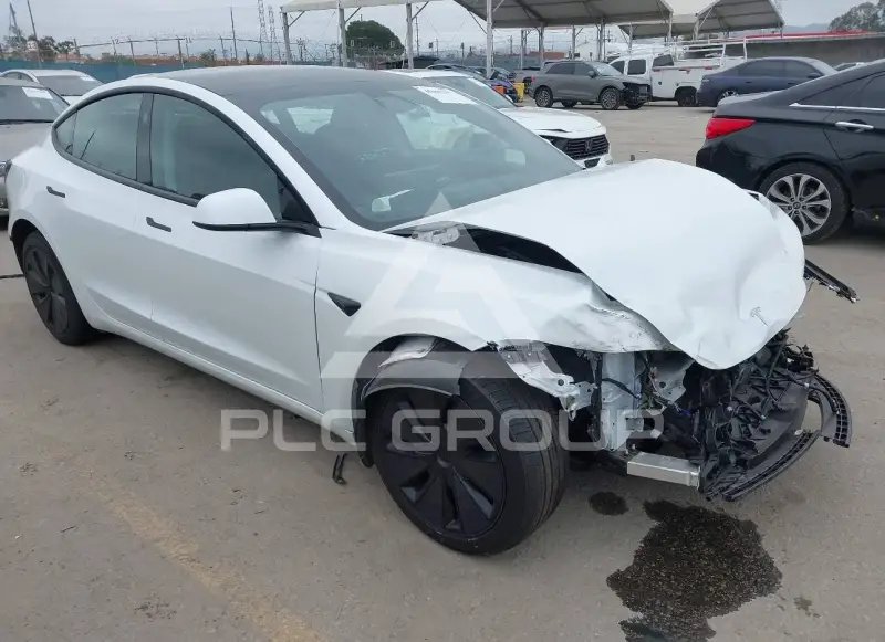 2025 Tesla Model 3 фото