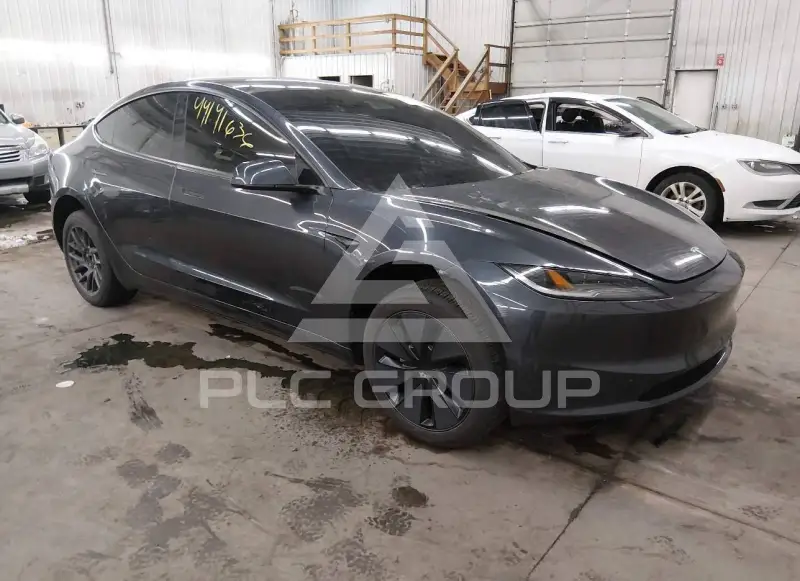 2025 Tesla Model 3 фото