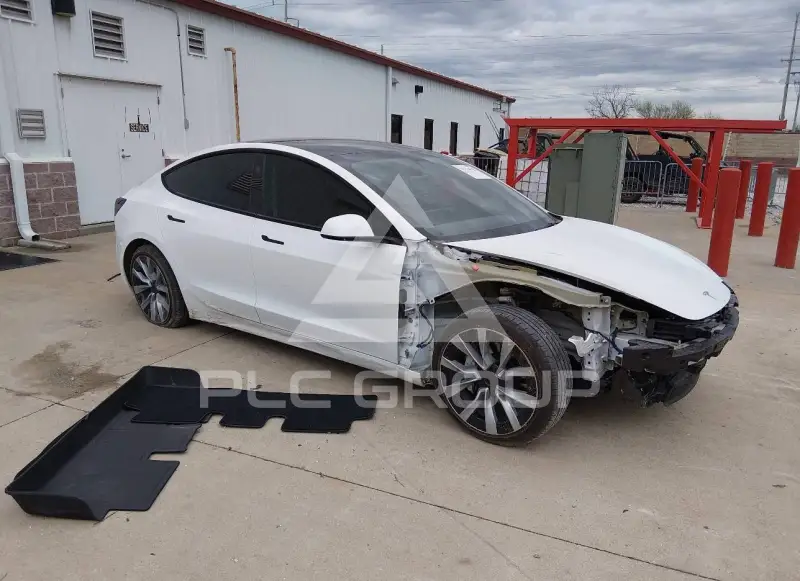 2025 Tesla Model 3 фото