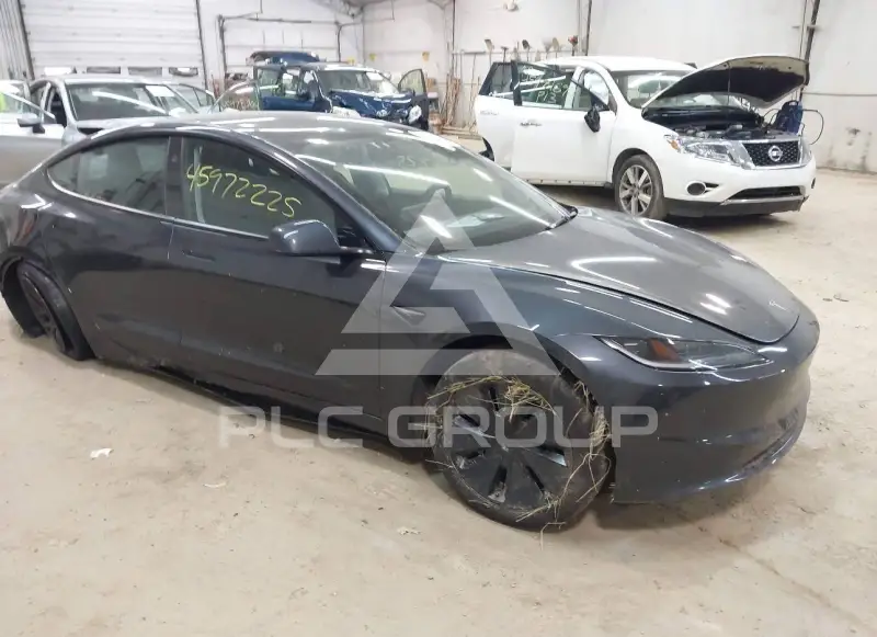 2025 Tesla Model 3 фото