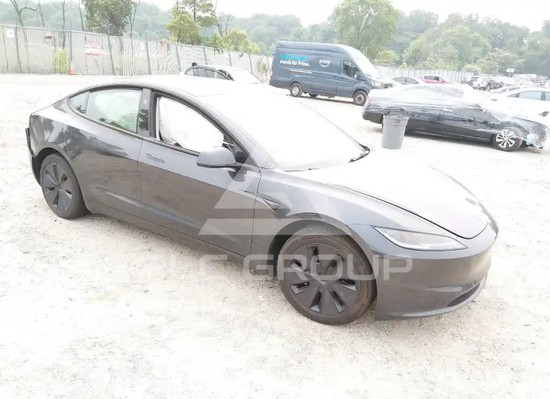 2025 Tesla Model 3 фото