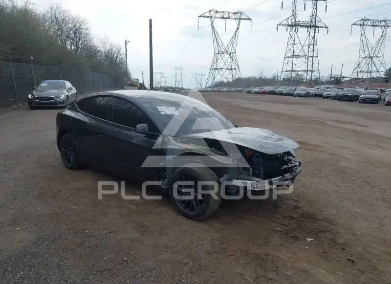 2025 Tesla Model 3 фото