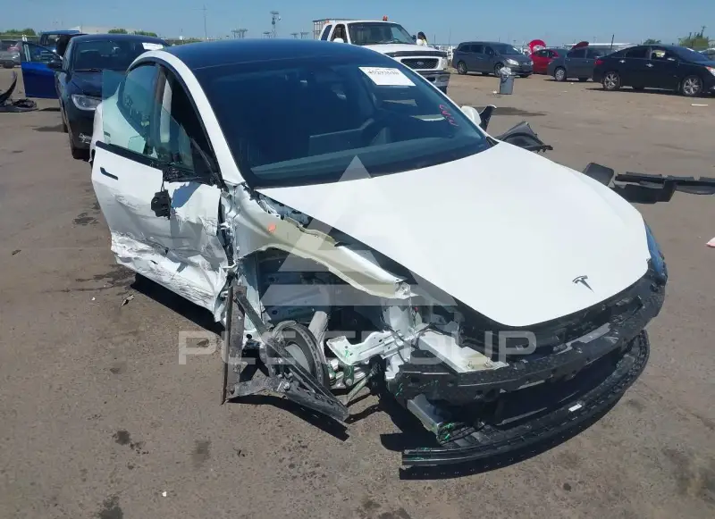 2025 Tesla Model 3 фото