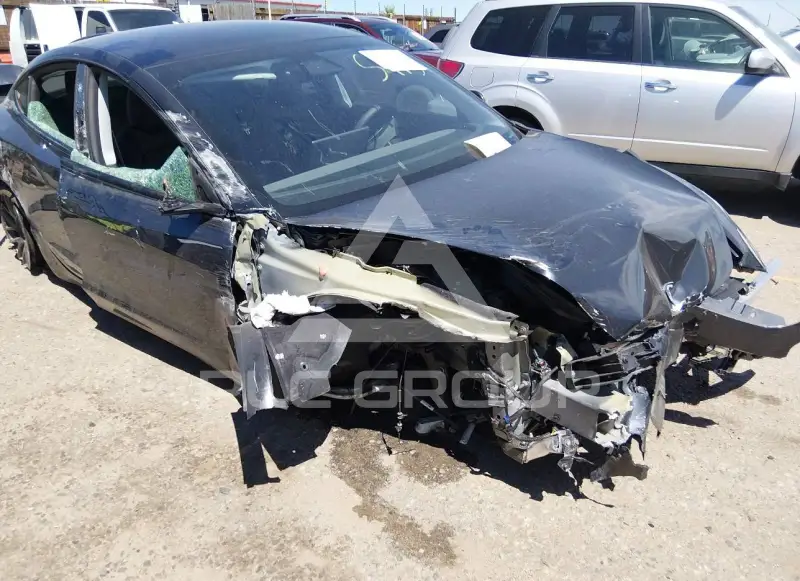 2025 Tesla Model 3 фото