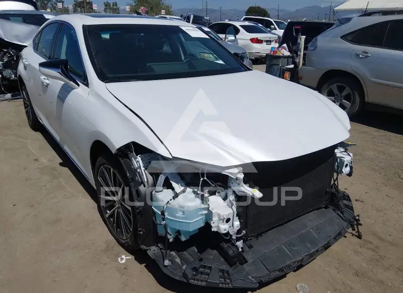2025 Lexus ES300 photo