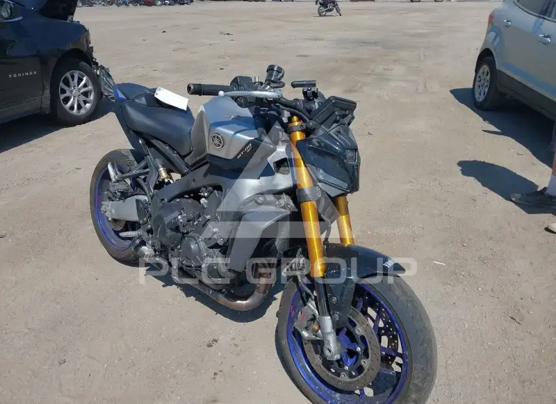 2025 Yamaha MT09 photo