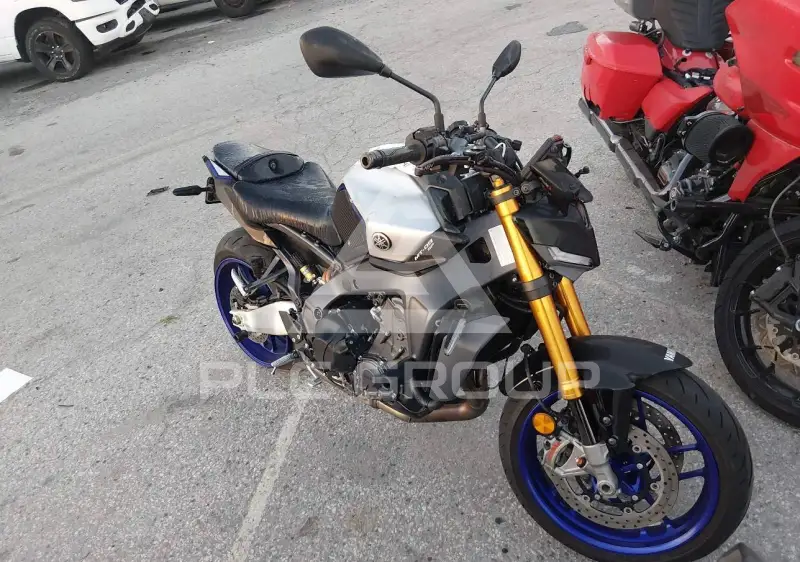 2025 Yamaha MT09 photo