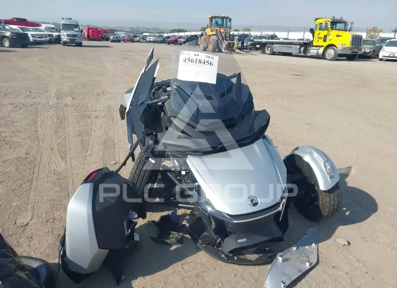 2025 Can-AM SPYDER photo