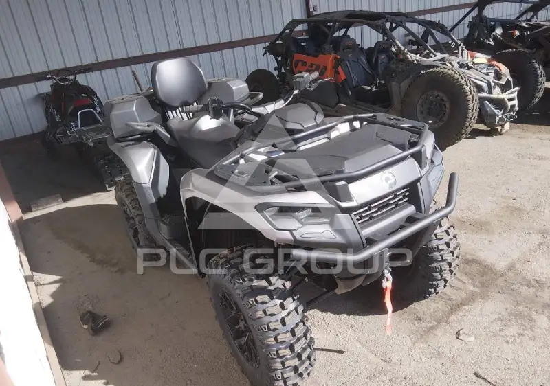 2025 Can-AM DEFENDER photo