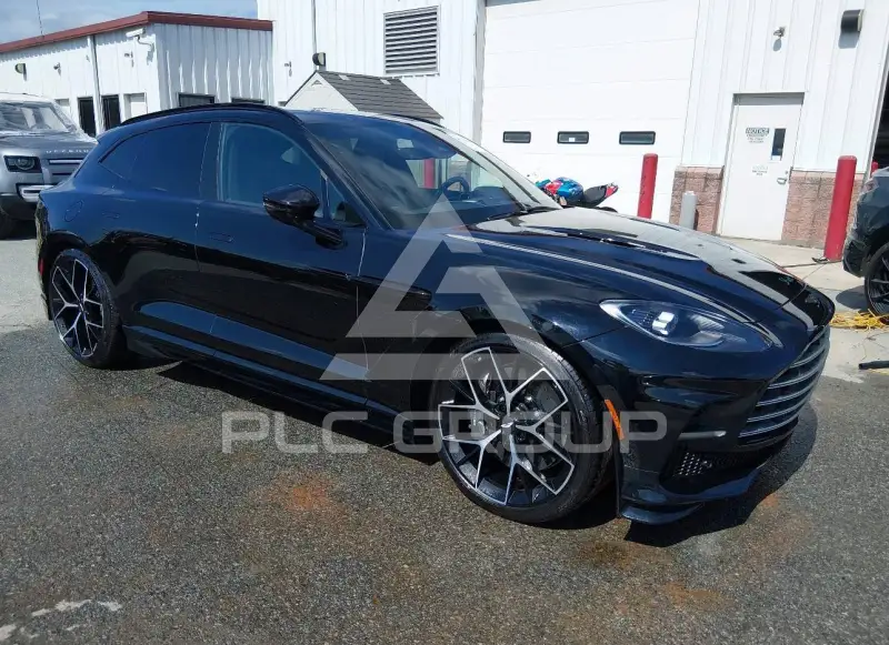 2025 Aston Martin DBX фото