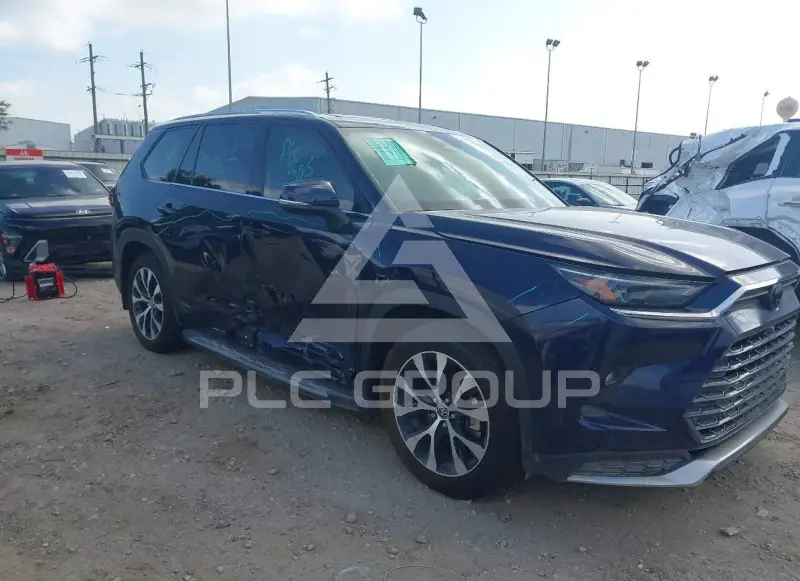 2025 Toyota Highlander photo