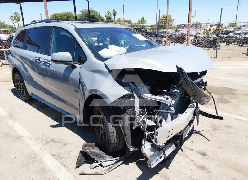 2025 Toyota SIENNA фото