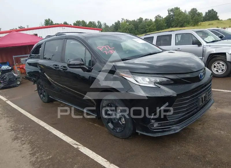 2025 Toyota SIENNA photo