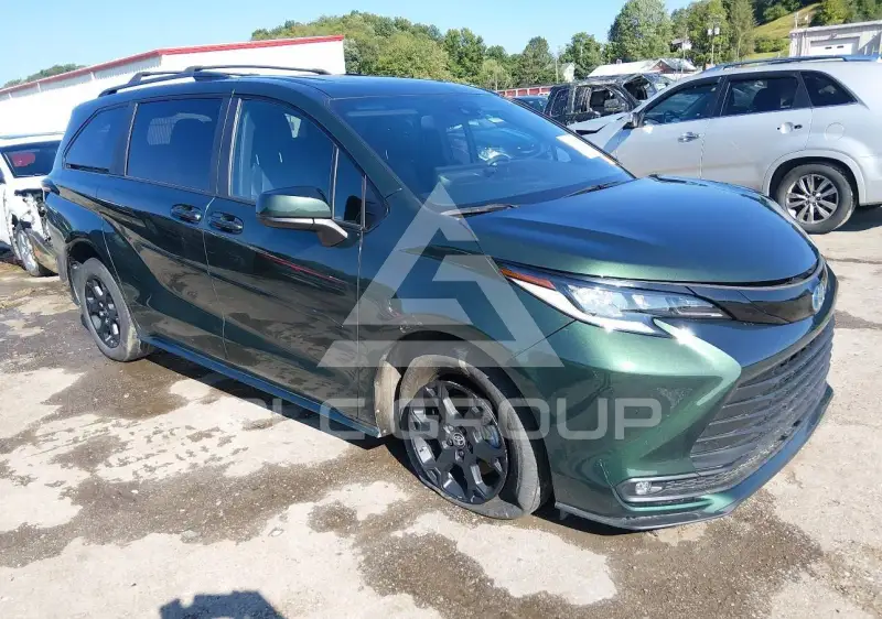 2025 Toyota SIENNA фото
