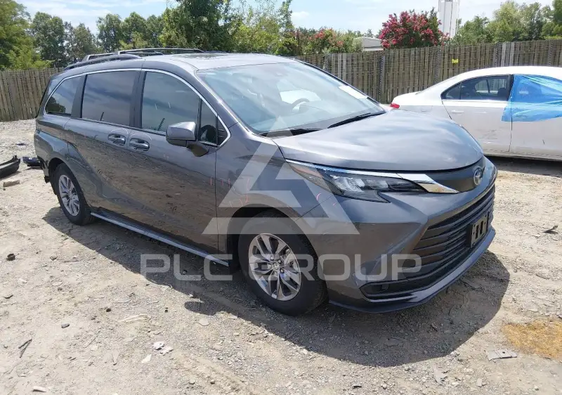 2025 Toyota SIENNA фото