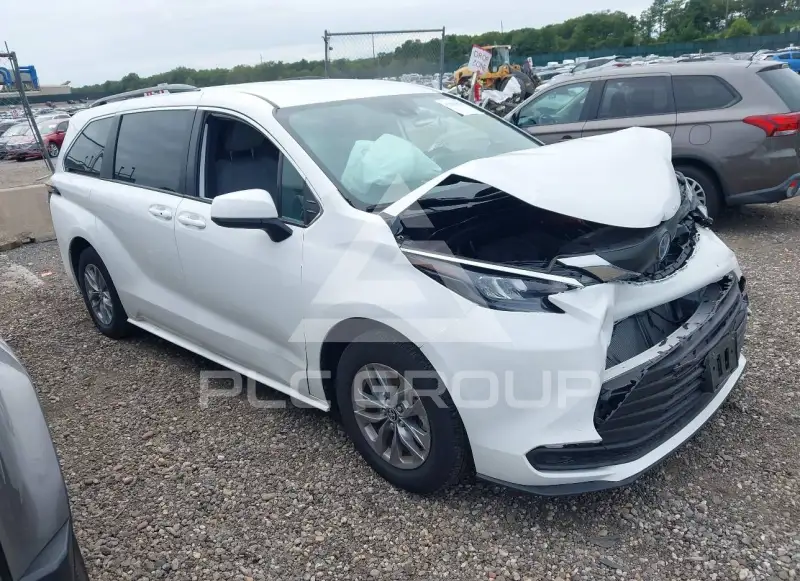 2025 Toyota SIENNA фото