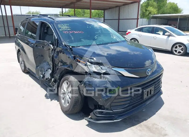 2025 Toyota SIENNA photo