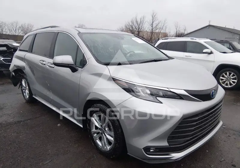 2025 Toyota SIENNA фото