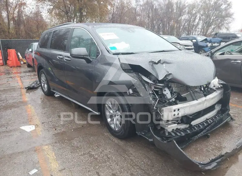 2025 Toyota SIENNA фото