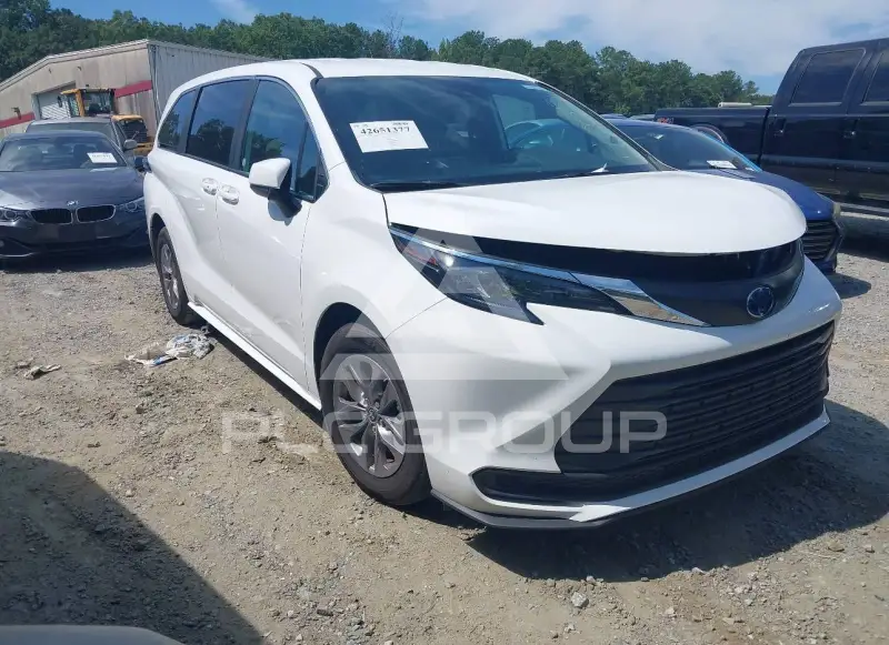2025 Toyota SIENNA фото