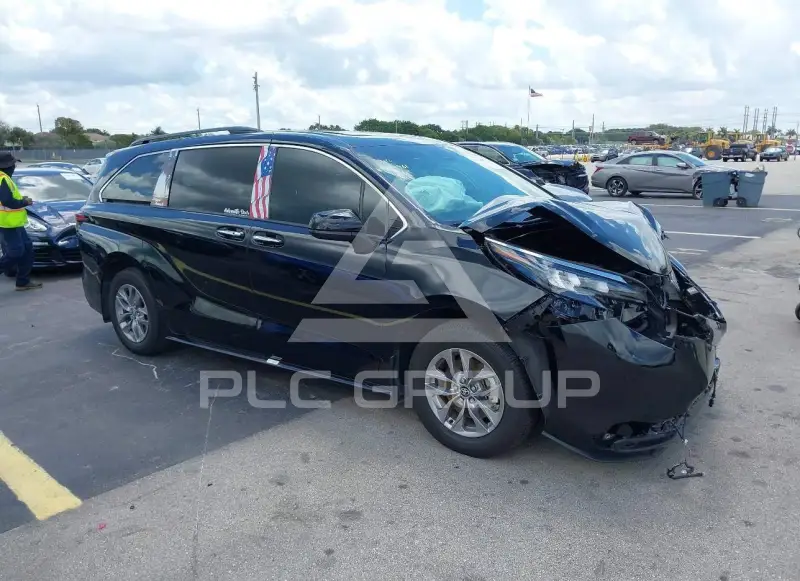 2025 Toyota SIENNA фото