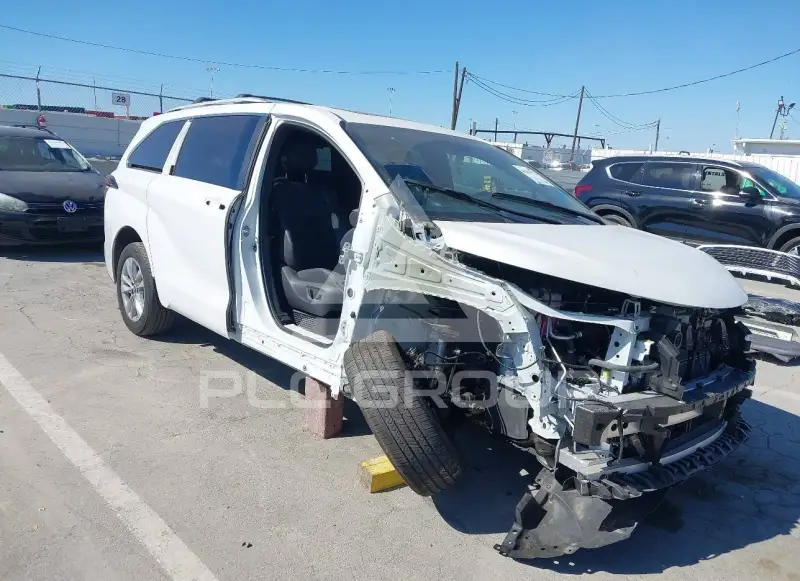 2025 Toyota SIENNA фото