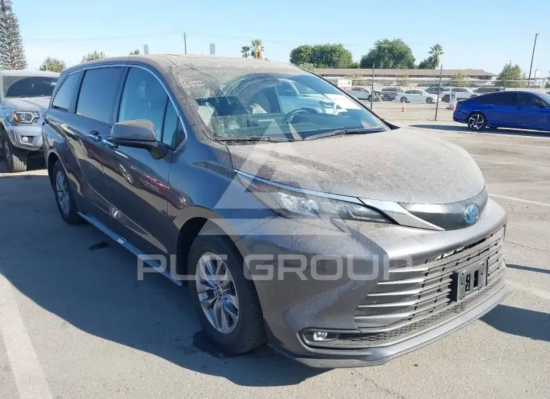2025 Toyota SIENNA фото