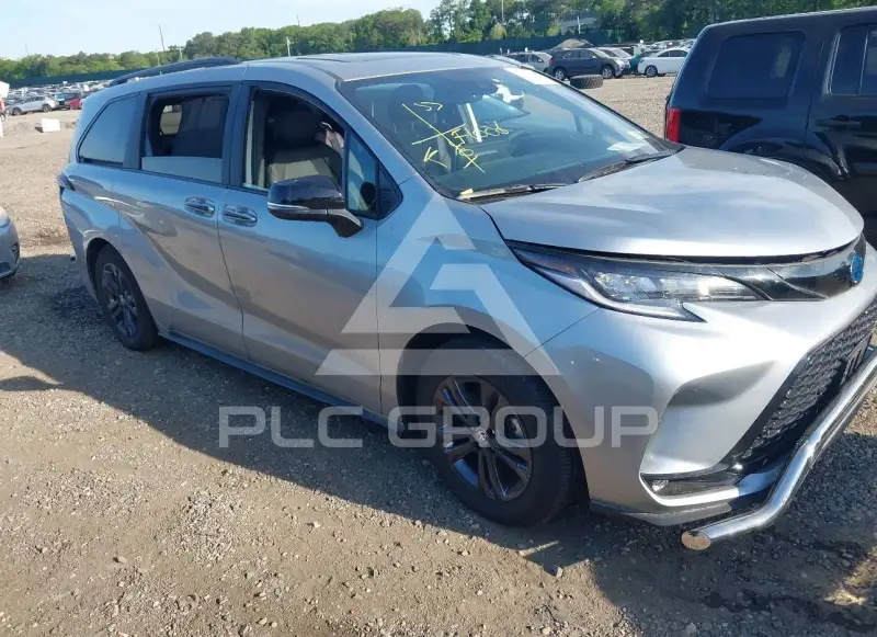 2025 Toyota SIENNA фото