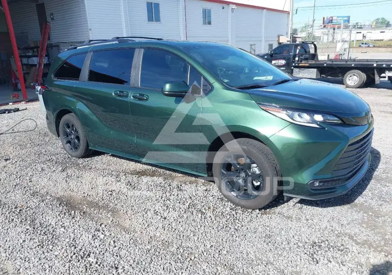 2025 Toyota SIENNA фото