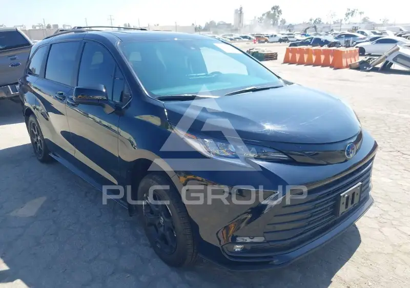2025 Toyota SIENNA фото