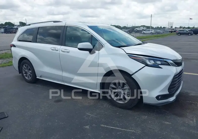 2025 Toyota SIENNA фото